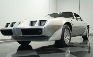 Pontiac-Firebird-1979-Platinum-Silver-Meta-Carmine-19