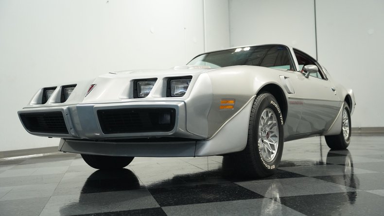 Pontiac-Firebird-1979-Platinum-Silver-Meta-Carmine-19