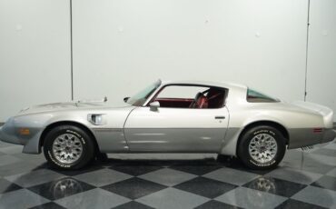 Pontiac-Firebird-1979-Platinum-Silver-Meta-Carmine-2