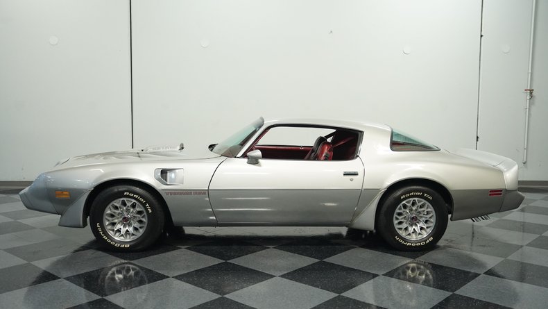 Pontiac-Firebird-1979-Platinum-Silver-Meta-Carmine-2