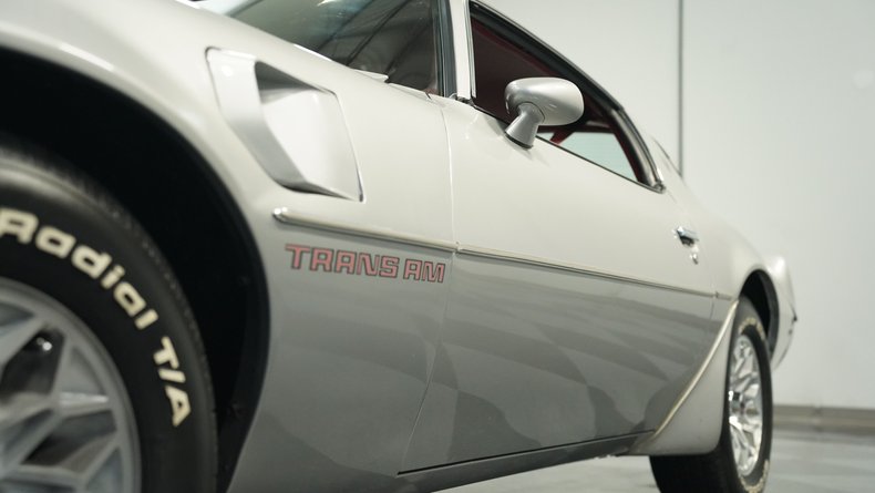 Pontiac-Firebird-1979-Platinum-Silver-Meta-Carmine-20
