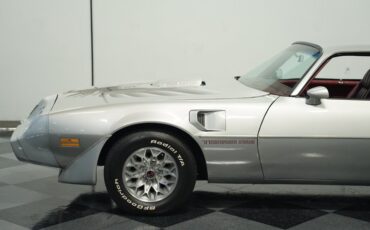 Pontiac-Firebird-1979-Platinum-Silver-Meta-Carmine-21