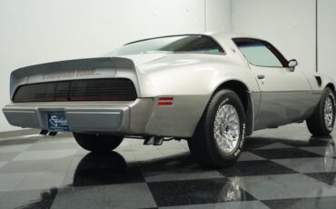Pontiac-Firebird-1979-Platinum-Silver-Meta-Carmine-24