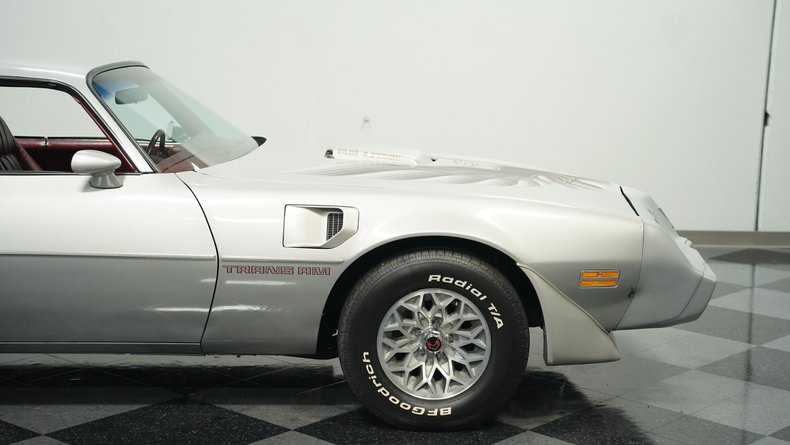 Pontiac-Firebird-1979-Platinum-Silver-Meta-Carmine-27
