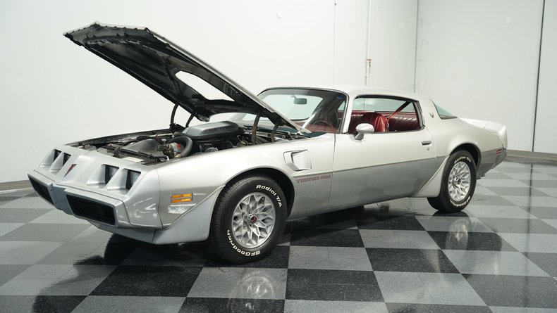 Pontiac-Firebird-1979-Platinum-Silver-Meta-Carmine-28