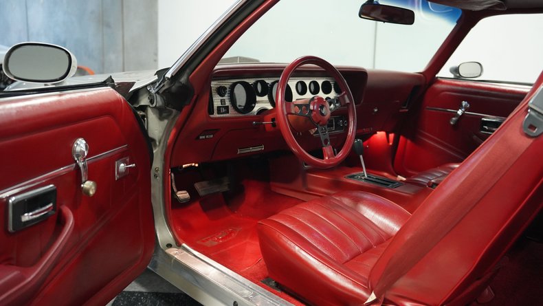 Pontiac-Firebird-1979-Platinum-Silver-Meta-Carmine-4