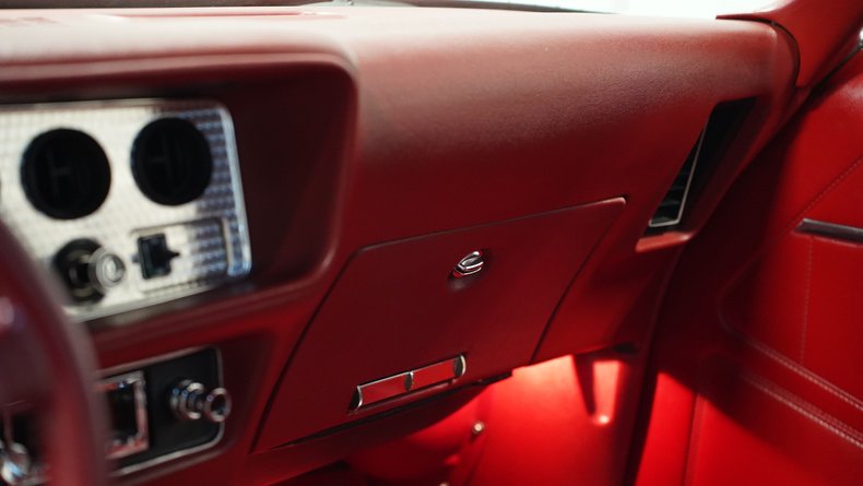 Pontiac-Firebird-1979-Platinum-Silver-Meta-Carmine-41