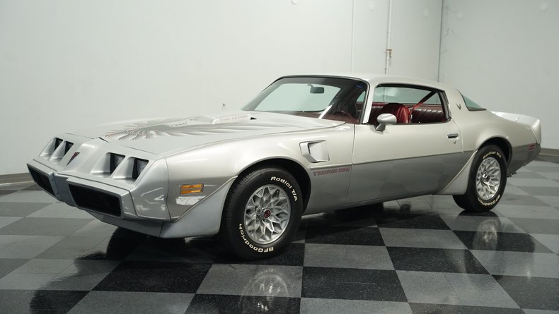 Pontiac-Firebird-1979-Platinum-Silver-Meta-Carmine-7