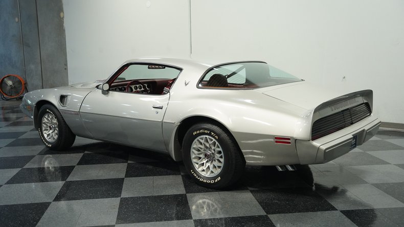 Pontiac-Firebird-1979-Platinum-Silver-Meta-Carmine-8
