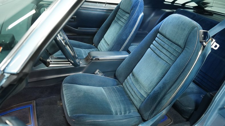Pontiac-Firebird-1981-Dresden-Blue-Blue-38