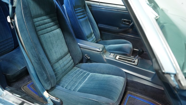Pontiac-Firebird-1981-Dresden-Blue-Blue-42