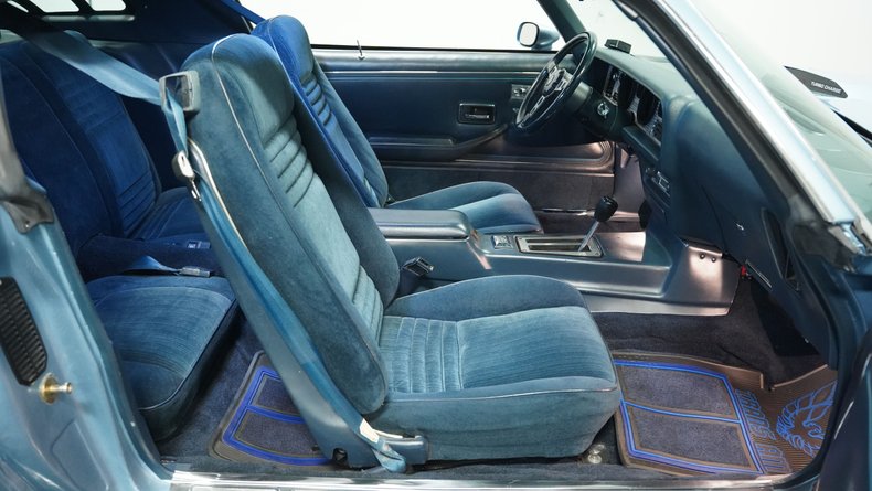 Pontiac-Firebird-1981-Dresden-Blue-Blue-43