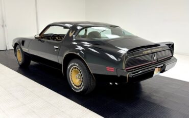 Pontiac-Firebird-1981-Starlite-Black-Light-Doeskin-2