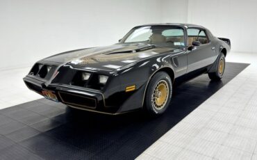 Pontiac-Firebird-1981-Starlite-Black-Light-Doeskin