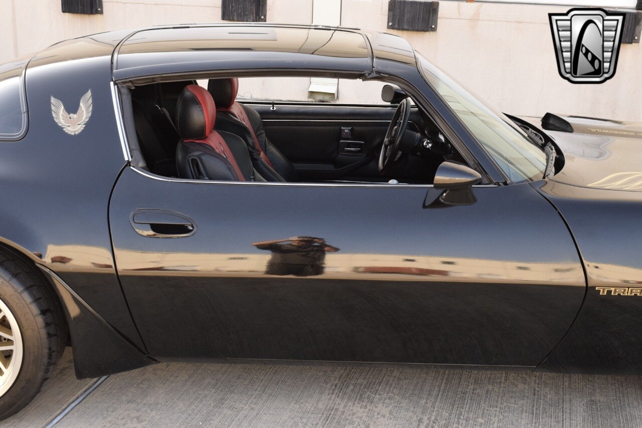 Pontiac-Firebird-1981-coupe-10