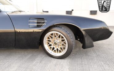 Pontiac-Firebird-1981-coupe-11