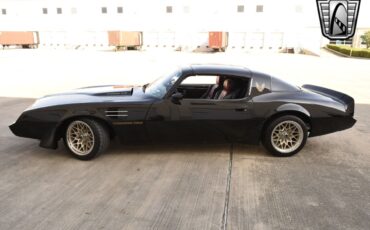 Pontiac-Firebird-1981-coupe-2