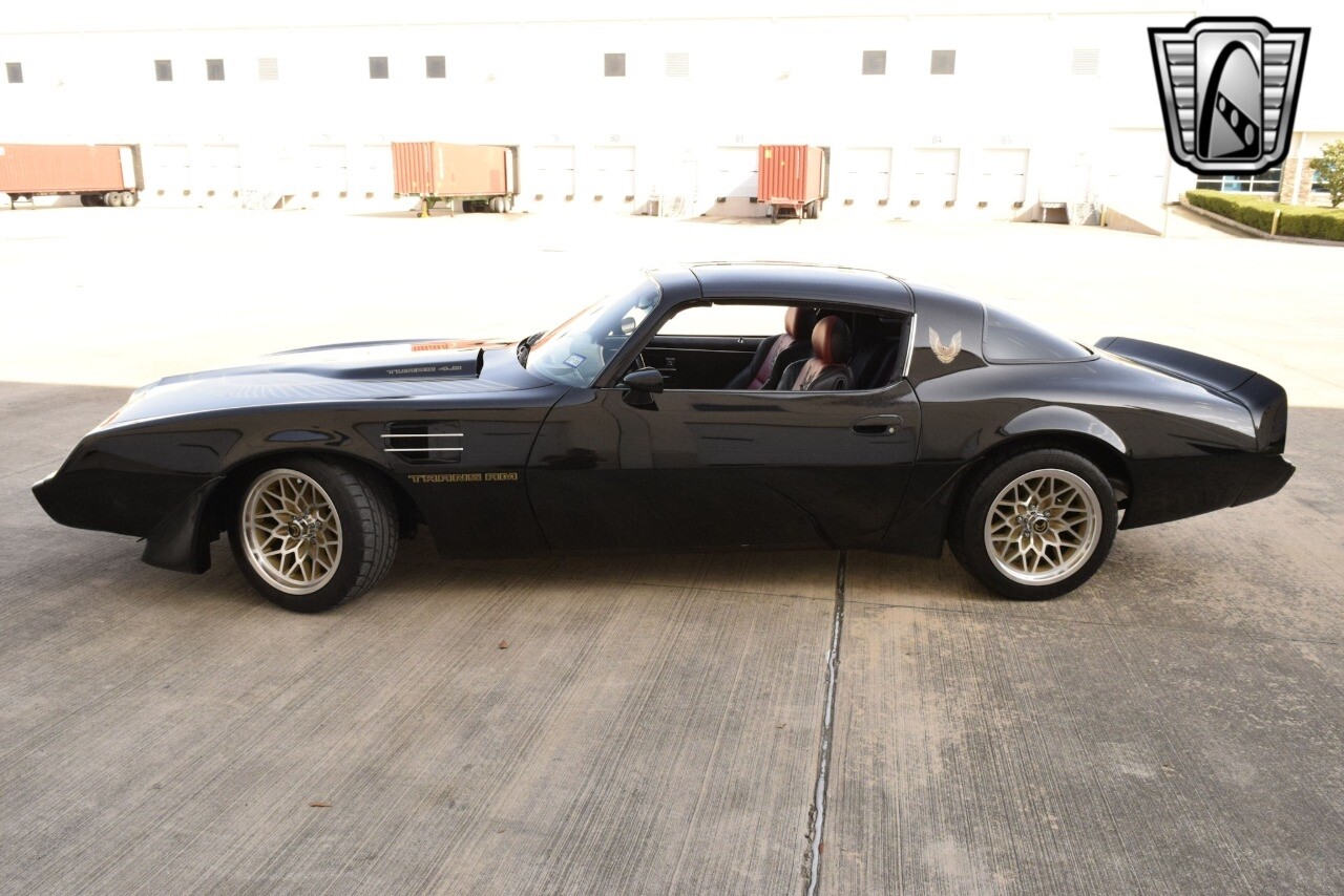 Pontiac-Firebird-1981-coupe-2