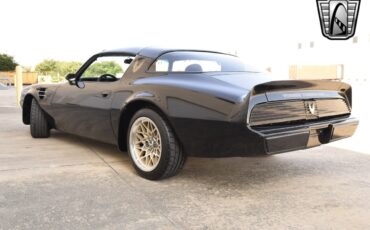 Pontiac-Firebird-1981-coupe-3