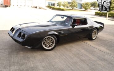 Pontiac-Firebird-1981-coupe-32