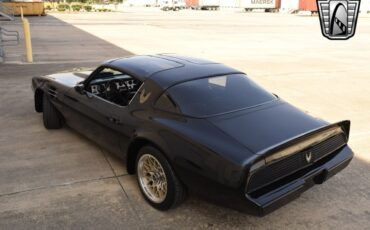 Pontiac-Firebird-1981-coupe-35