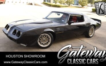 Pontiac-Firebird-1981-coupe