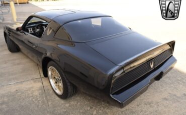 Pontiac-Firebird-1981-coupe-9