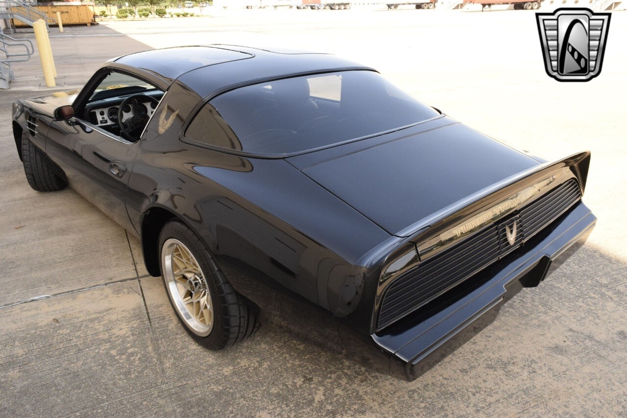 Pontiac-Firebird-1981-coupe-9