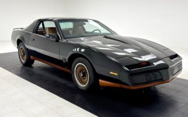 Pontiac-Firebird-1982-Black-Tan-10