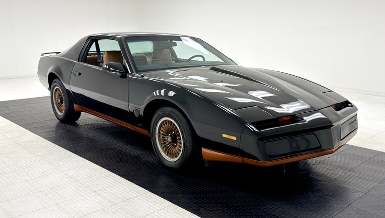 Pontiac-Firebird-1982-Black-Tan-10