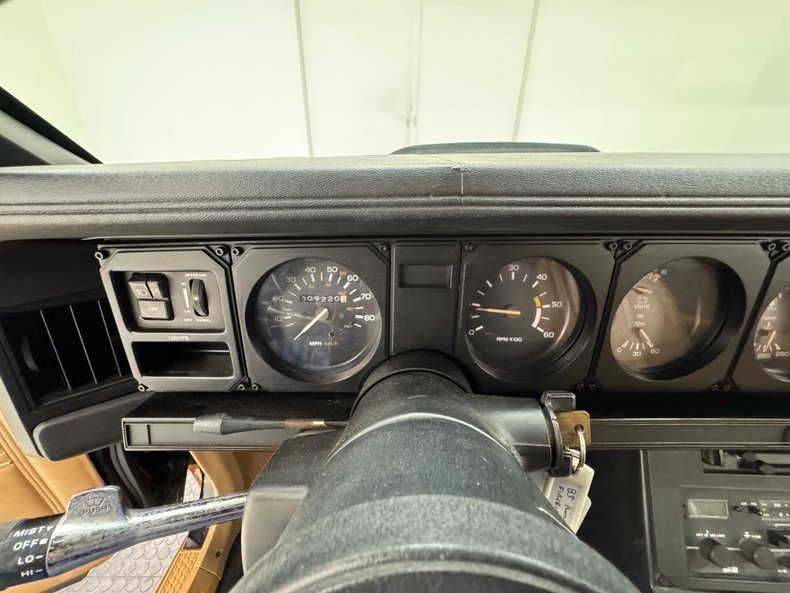 Pontiac-Firebird-1982-Black-Tan-37