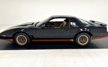 Pontiac-Firebird-1982-Black-Tan