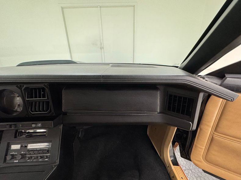 Pontiac-Firebird-1982-Black-Tan-40