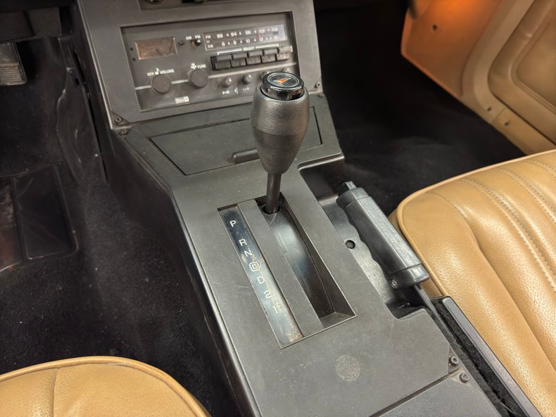 Pontiac-Firebird-1982-Black-Tan-41