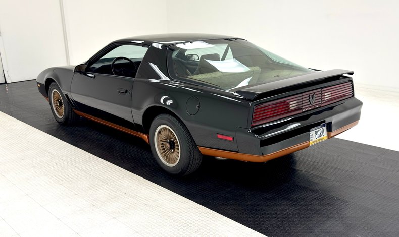 Pontiac-Firebird-1982-Black-Tan-6