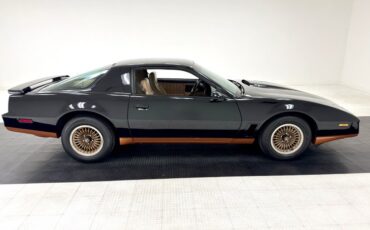 Pontiac-Firebird-1982-Black-Tan-9