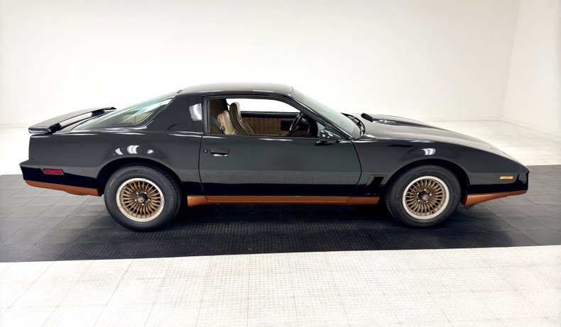 Pontiac-Firebird-1982-Black-Tan-9