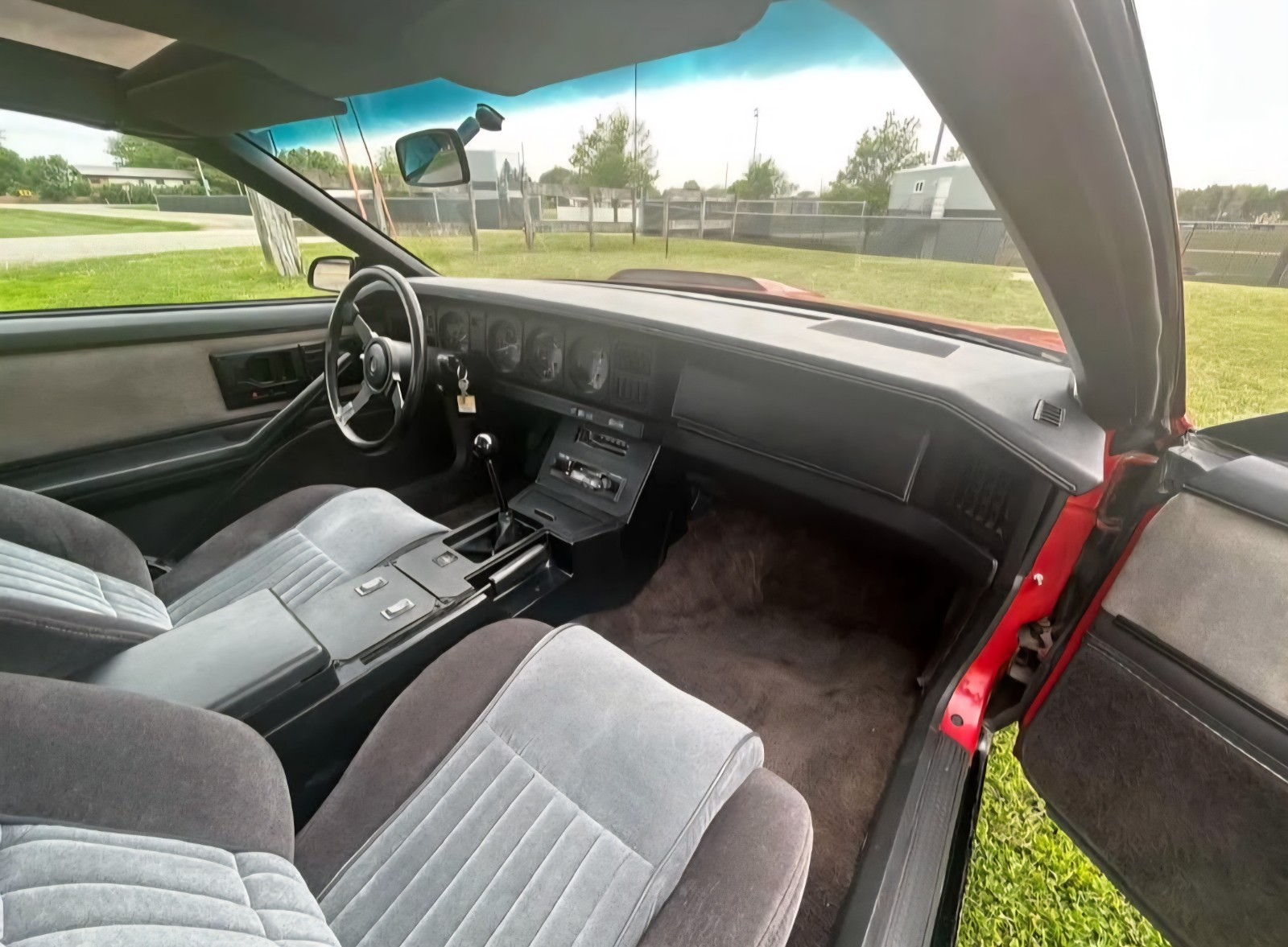 Pontiac-Firebird-1983-Coupe-15