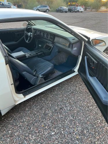 Pontiac-Firebird-1984-White-Blue-3