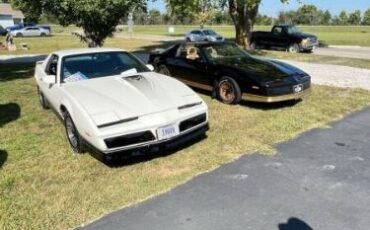 Pontiac-Firebird-1984-White-Light-Blue-Velour-1