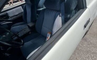 Pontiac-Firebird-1984-White-Light-Blue-Velour-24