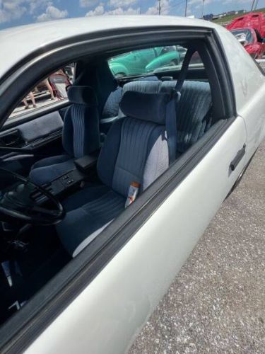 Pontiac-Firebird-1984-White-Light-Blue-Velour-24