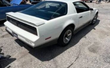 Pontiac-Firebird-1984-White-Light-Blue-Velour-32