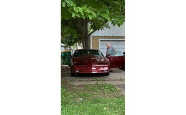 Pontiac-Firebird-1986-Maple-Red-Metallic-Gray-2