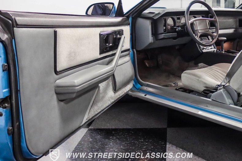 Pontiac-Firebird-1989-Silver-Blue-Metallic-Gray-40