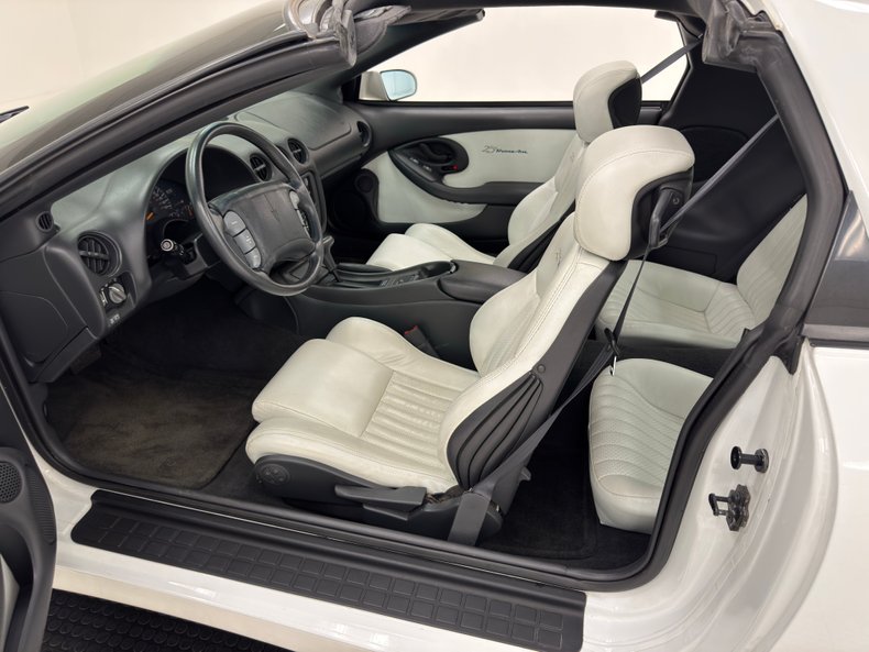 Pontiac-Firebird-1994-White-White-11