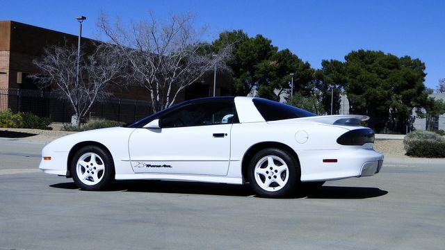 Pontiac-Firebird-1994-White-White-19