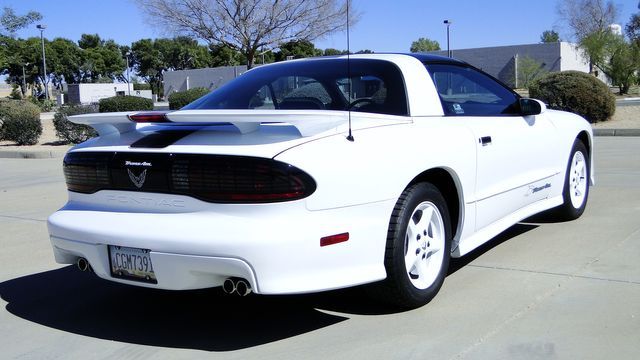 Pontiac-Firebird-1994-White-White-22