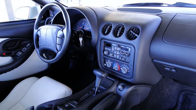 Pontiac-Firebird-1994-White-White-33