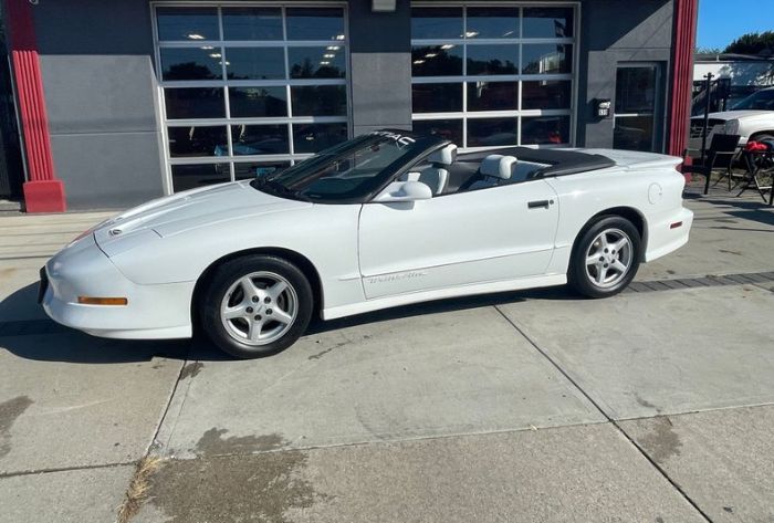 Pontiac-Firebird-1995-White-White-Leather-12